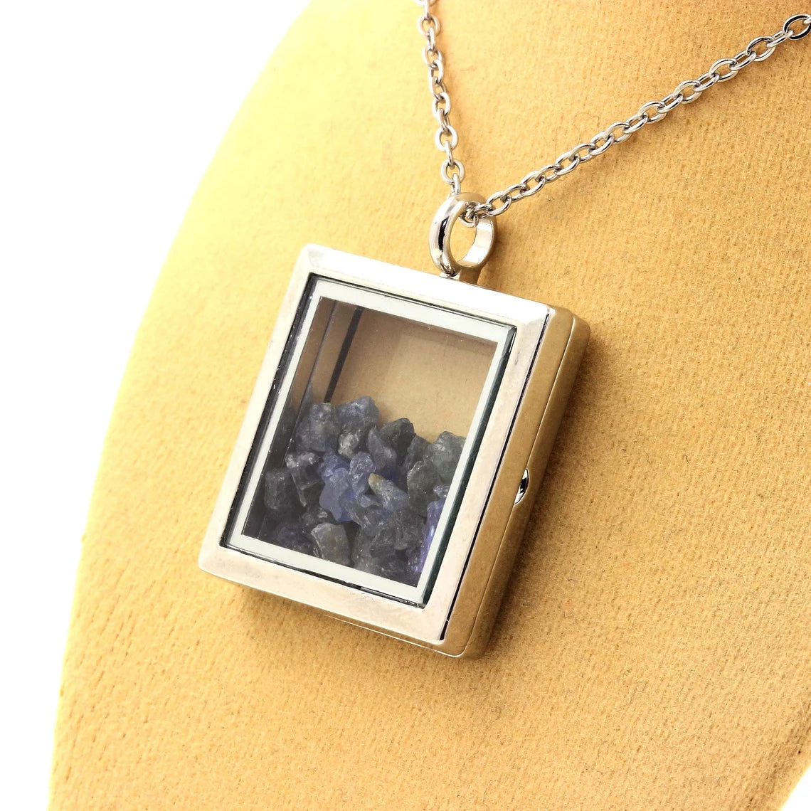 Collier Saphir naturels modèle carré