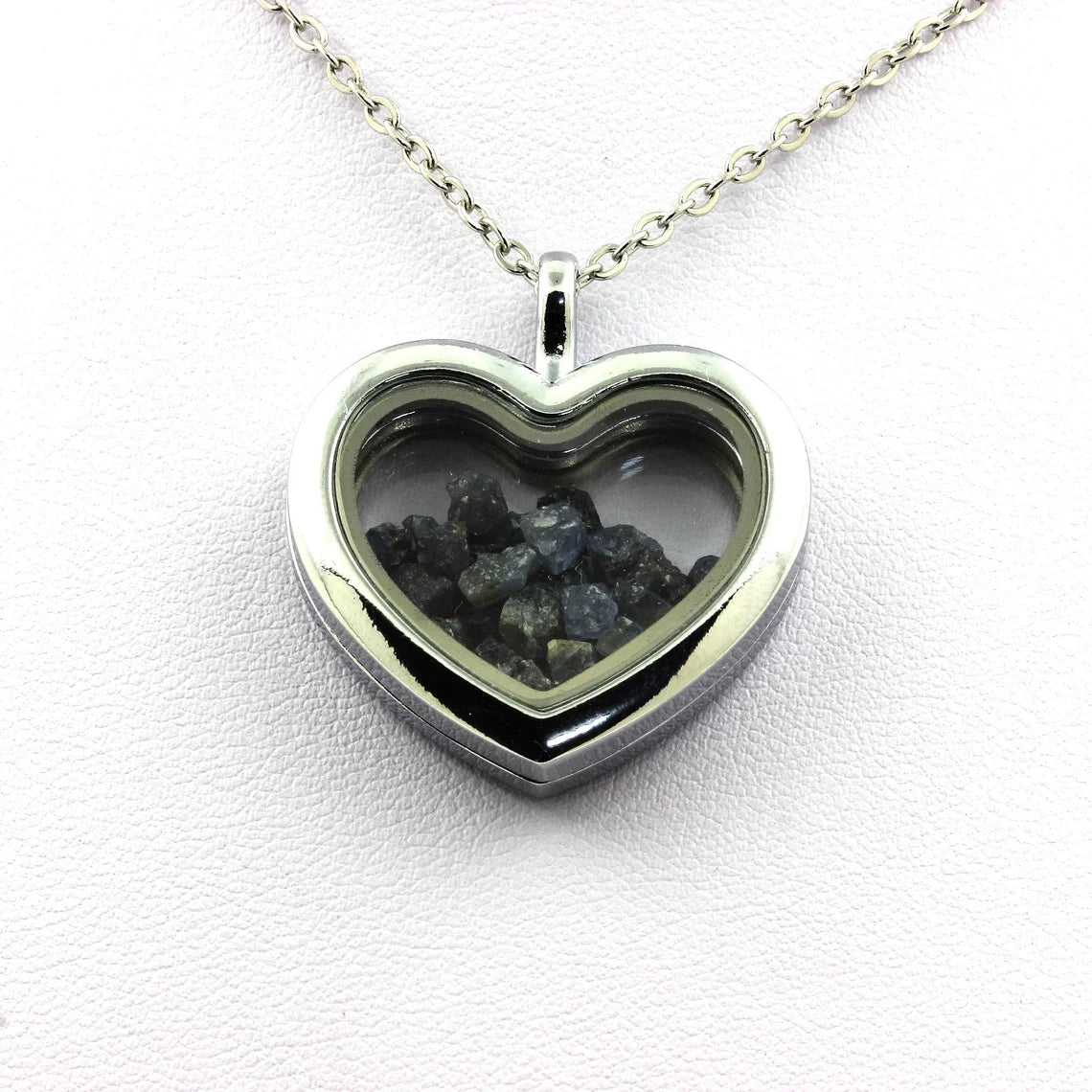 Collier Saphir brut modèle coeur