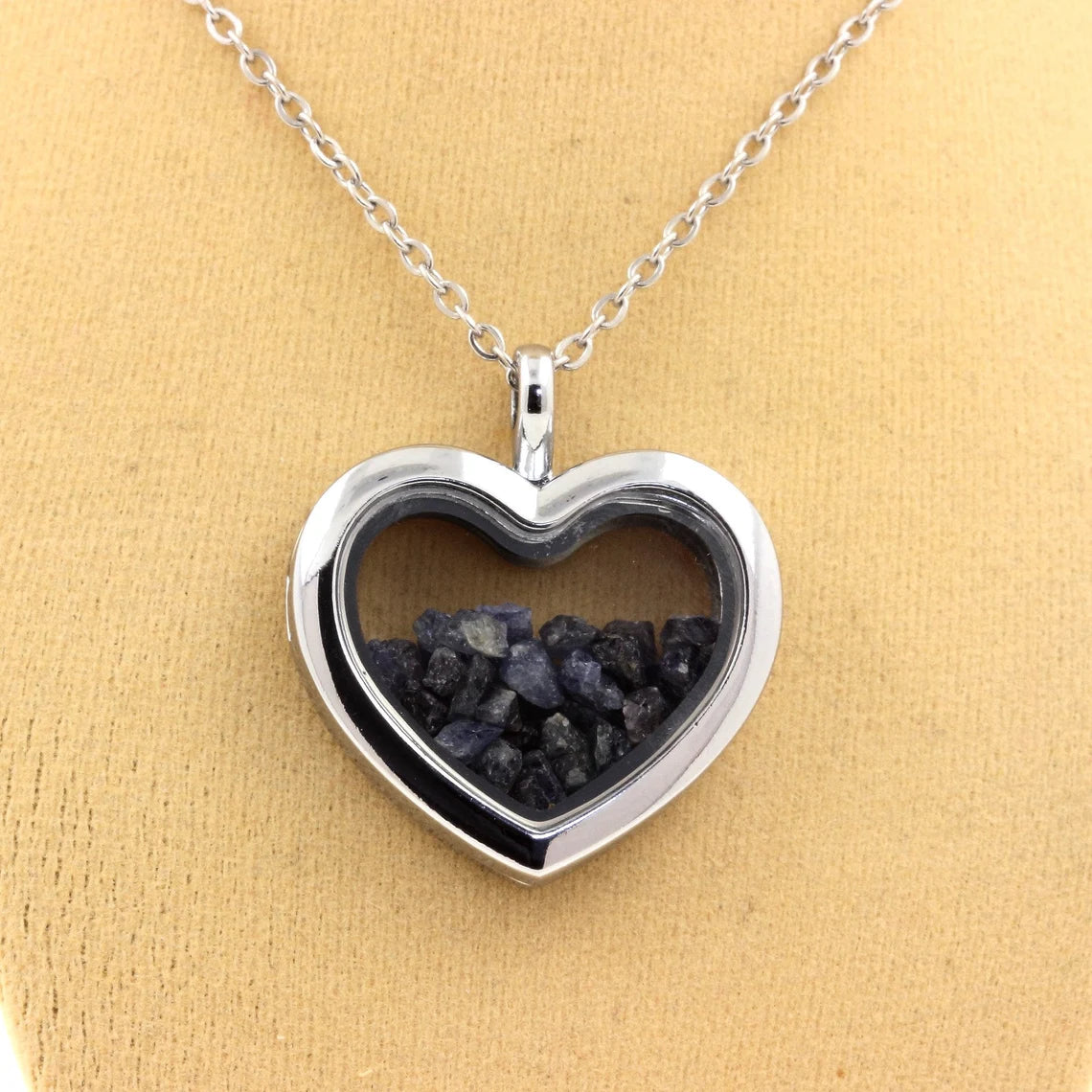 Collier Saphir brut modèle coeur