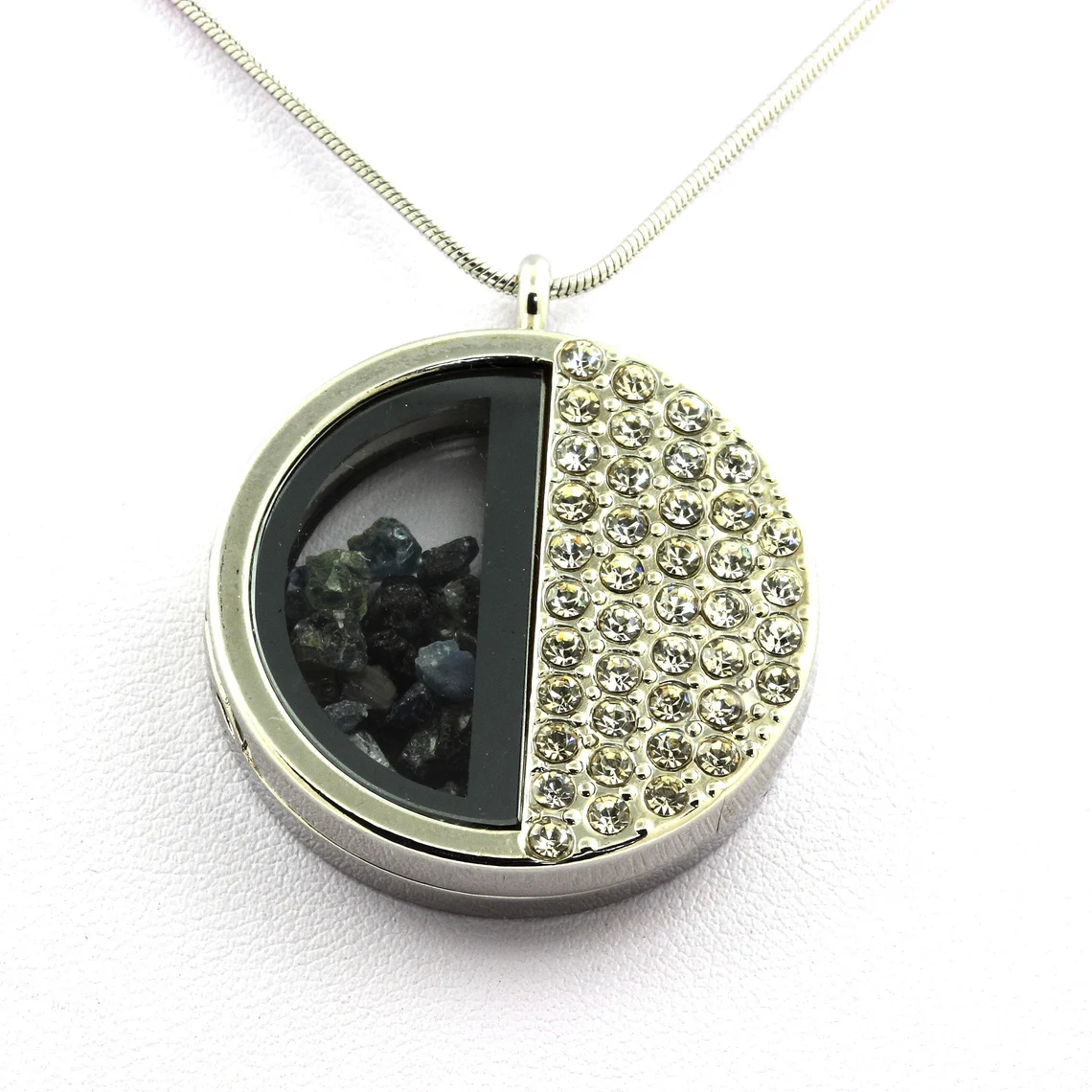 Collier Saphir brut modèle demi-cercle