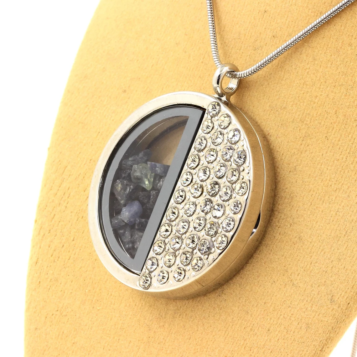 Collier Saphir brut modèle demi-cercle