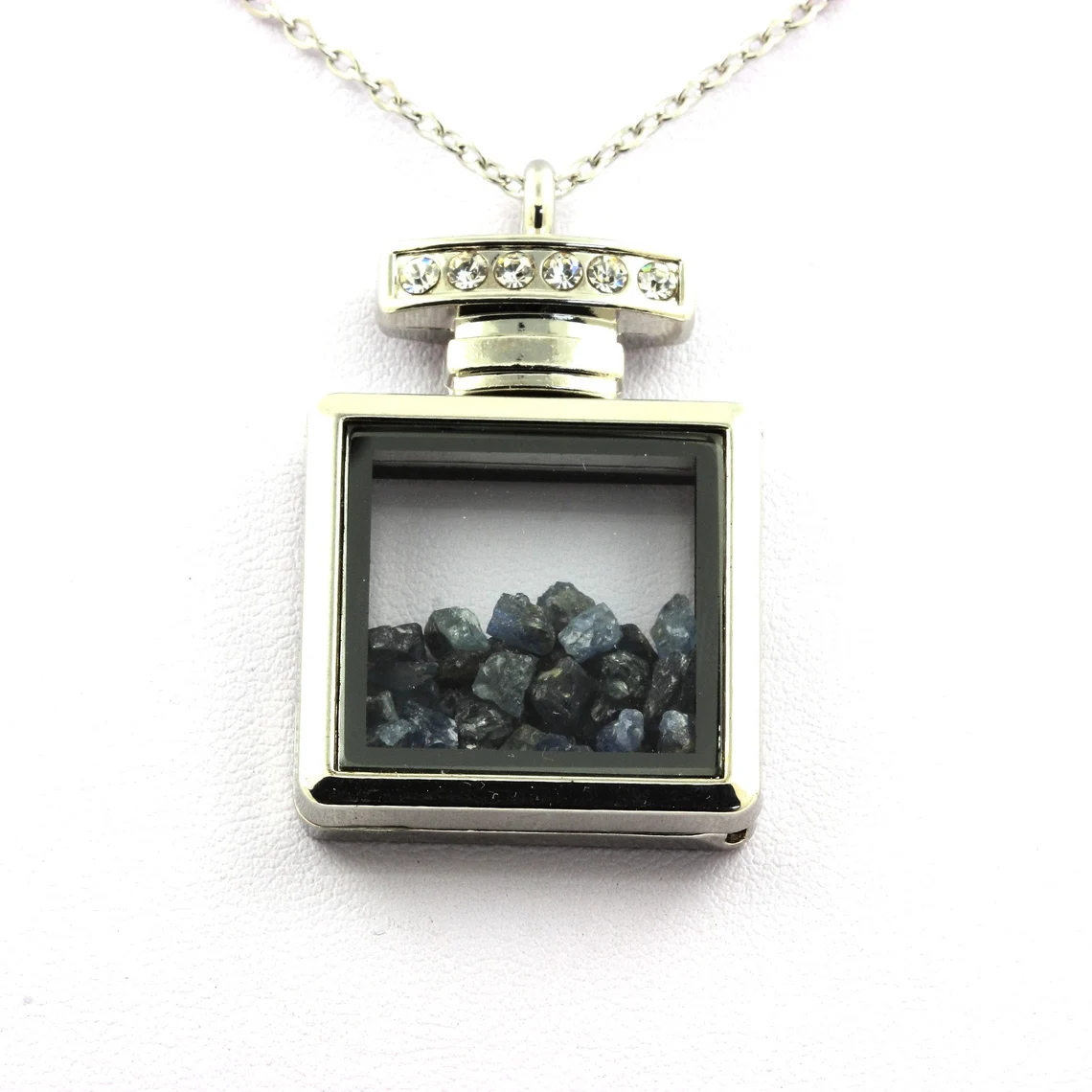 Collier Saphir brut modèle flacon