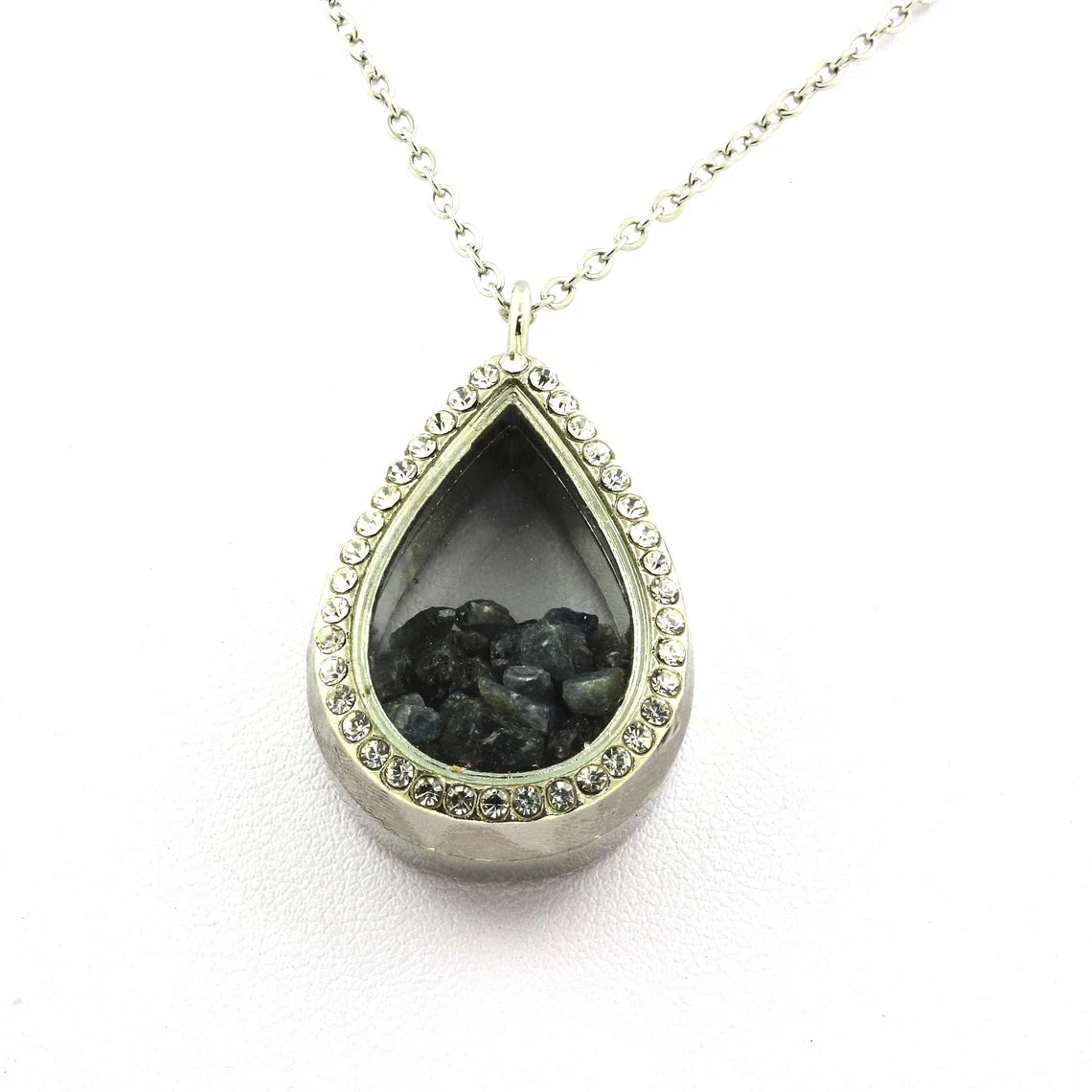 Collier Saphir brut modèle goutte