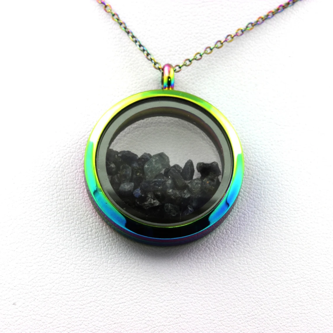 Collier Saphir brut modèle multicolore
