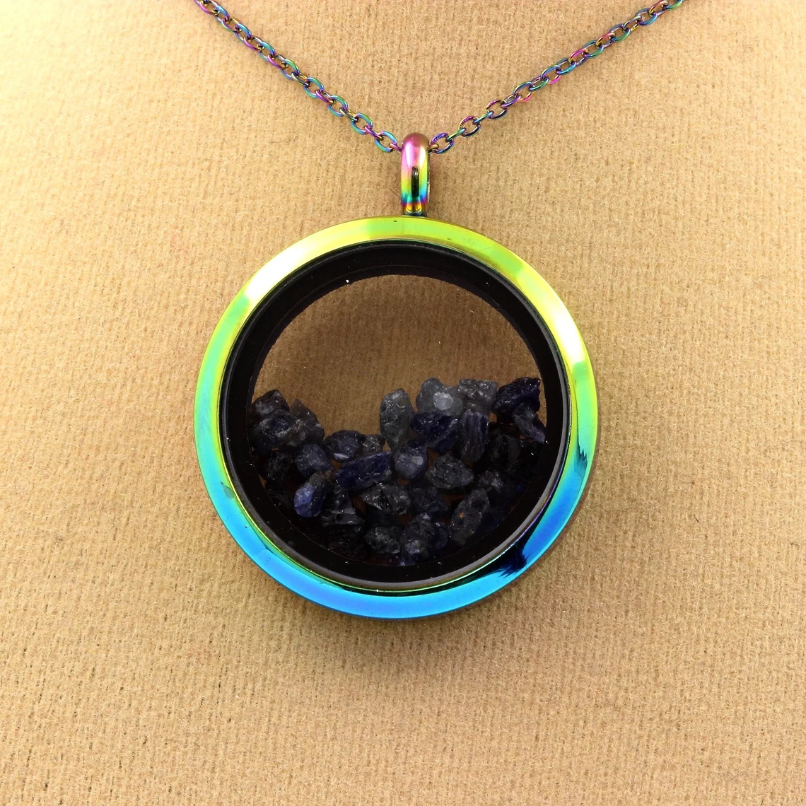 Collier Saphir brut modèle multicolore