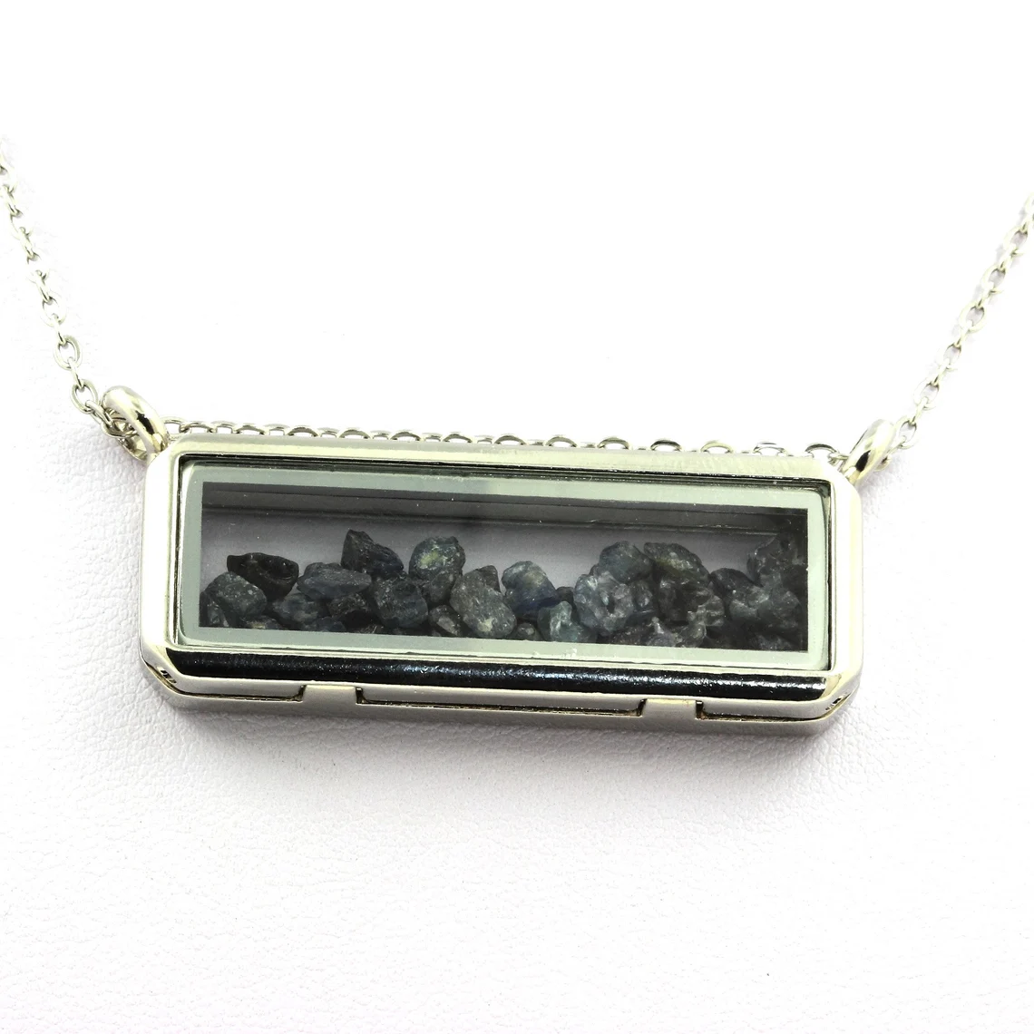 Collier Saphir brut modèle rectangle