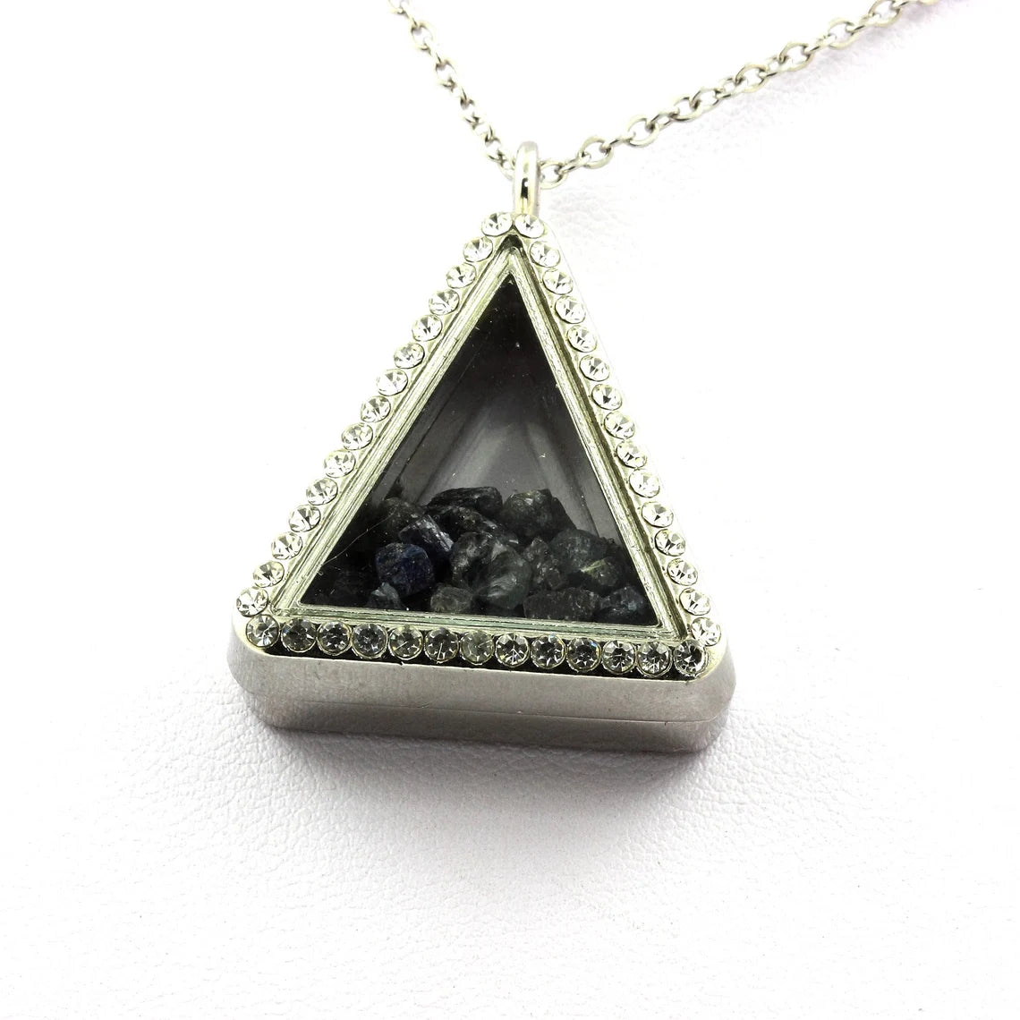 Collier Saphir brut modèle triangle