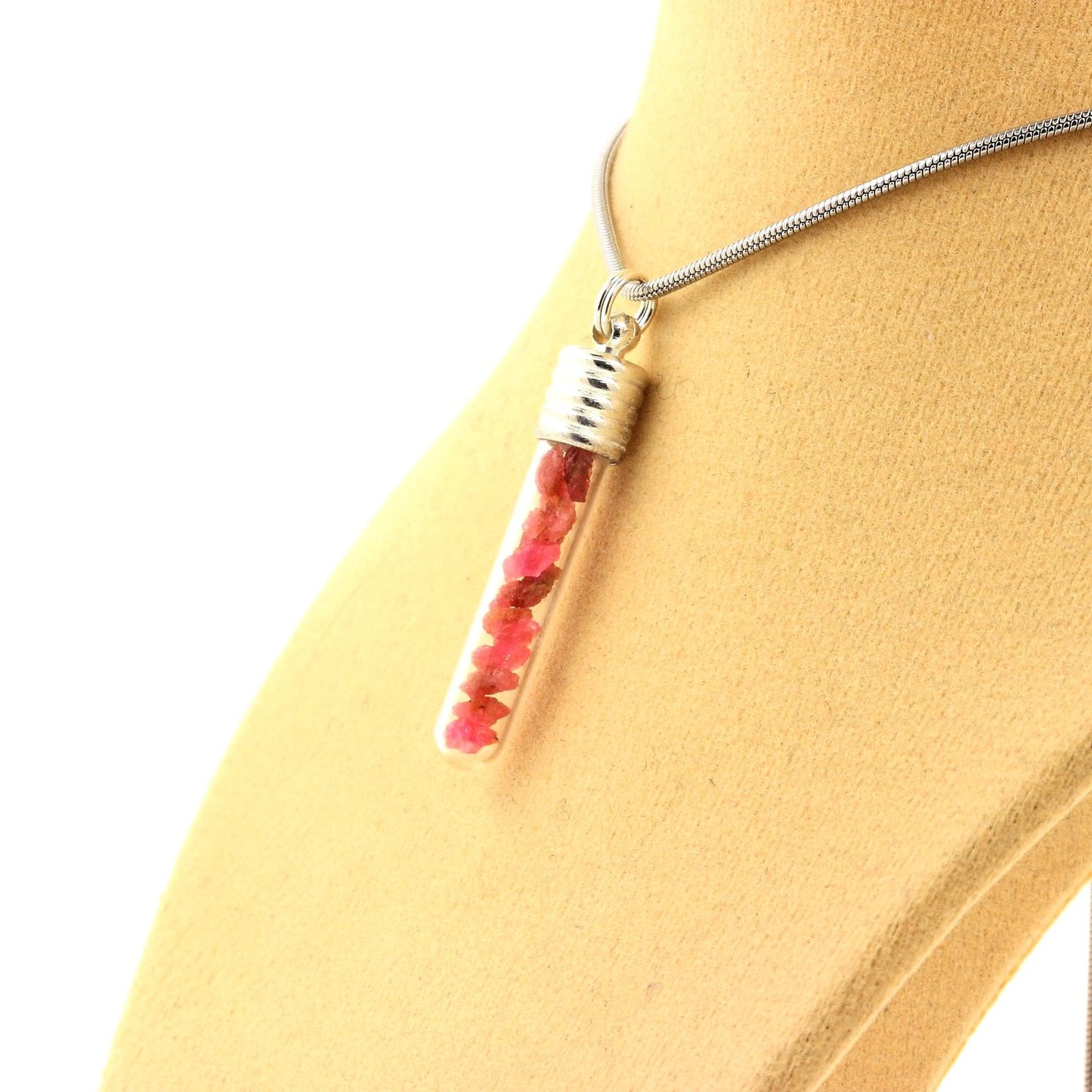 Collier Spinelle brut modèle tube et spirale