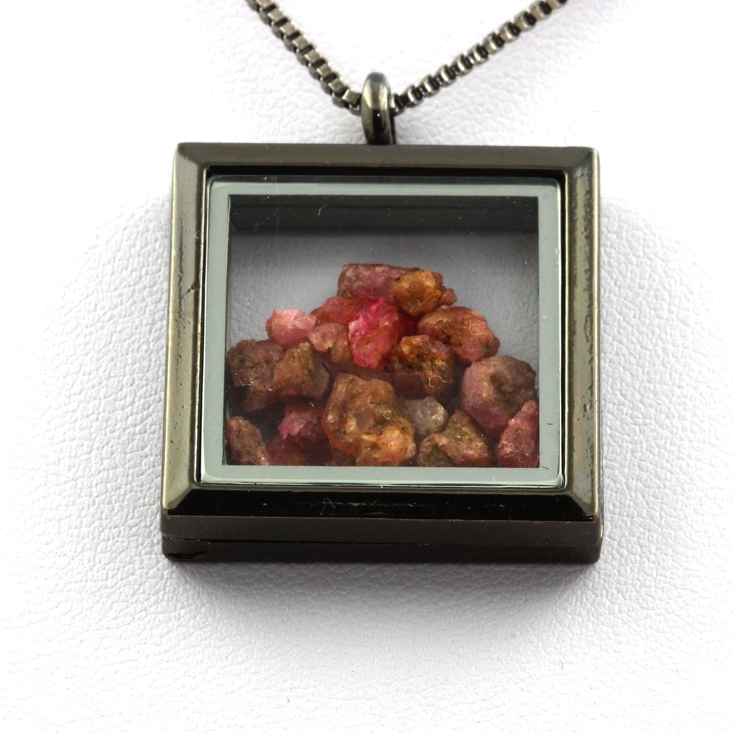 Collier Spinelle naturels modèle carré