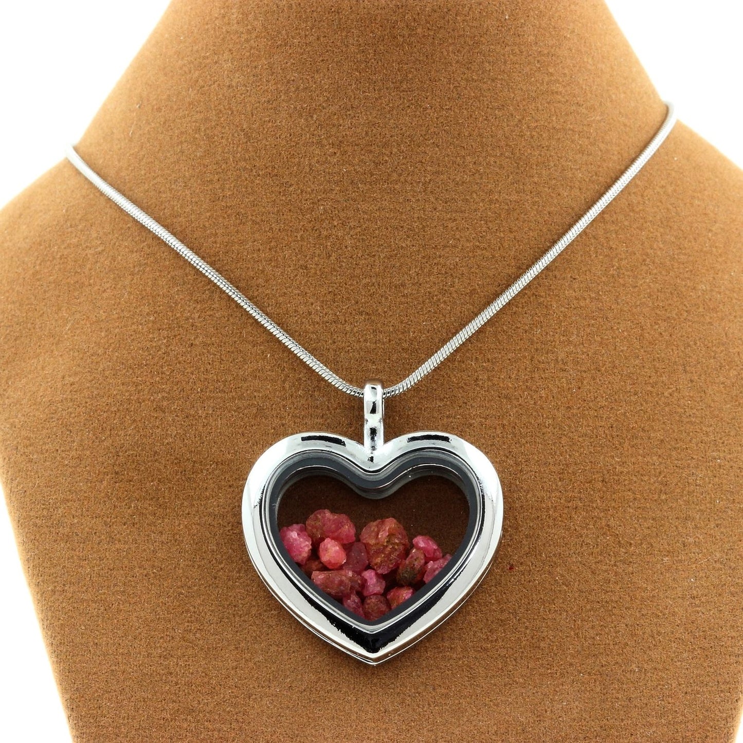 Collier Spinelle brut modèle coeur