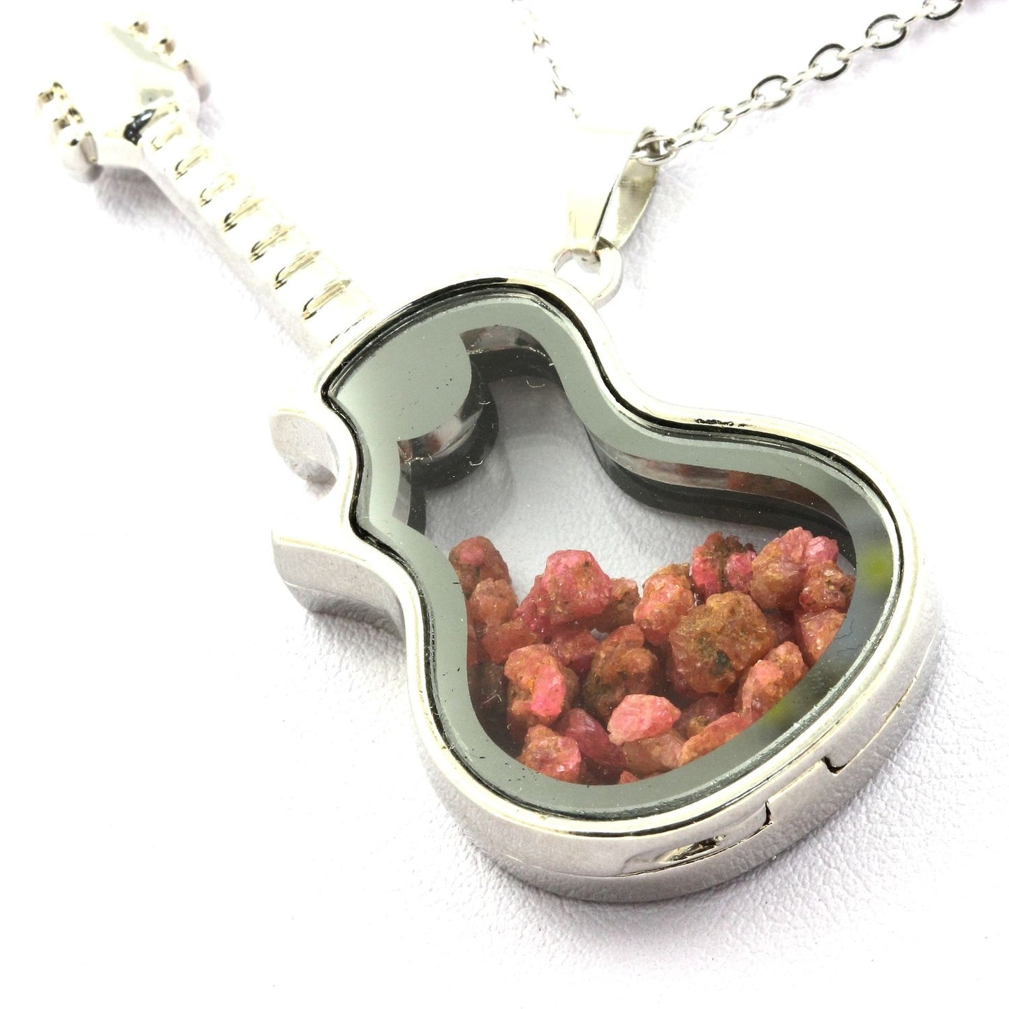 Collier Spinelle naturels modèle guitare