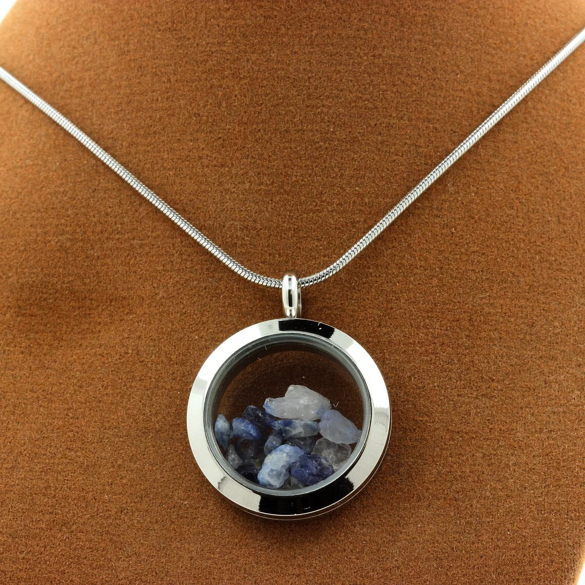 Collier Benitoite modèle Médaillon