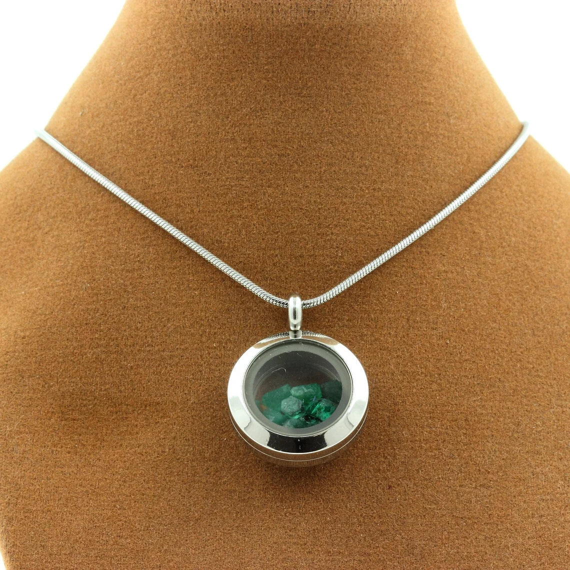 Collier Emeraude modèle Médaillon
