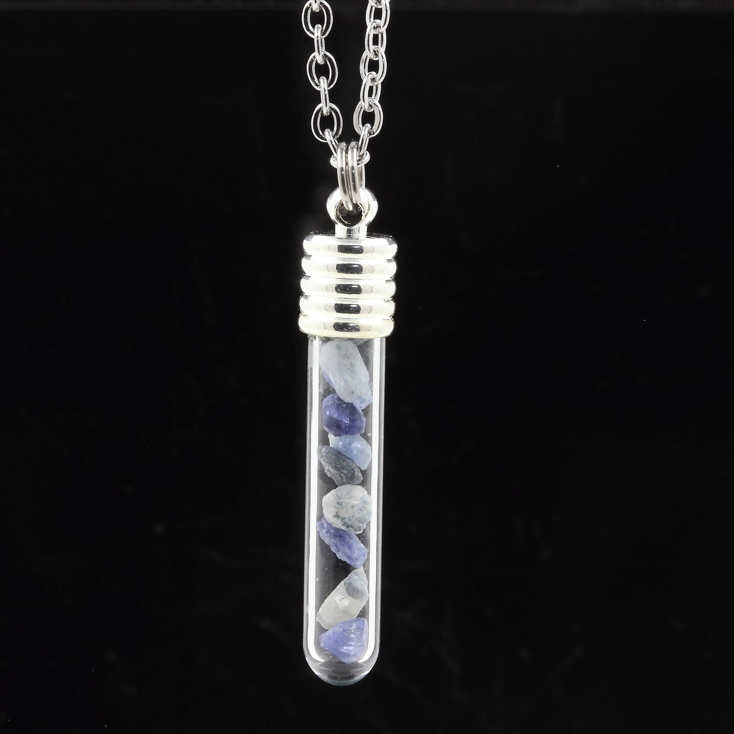 Collier Benitoite brut modèle tube et spirale
