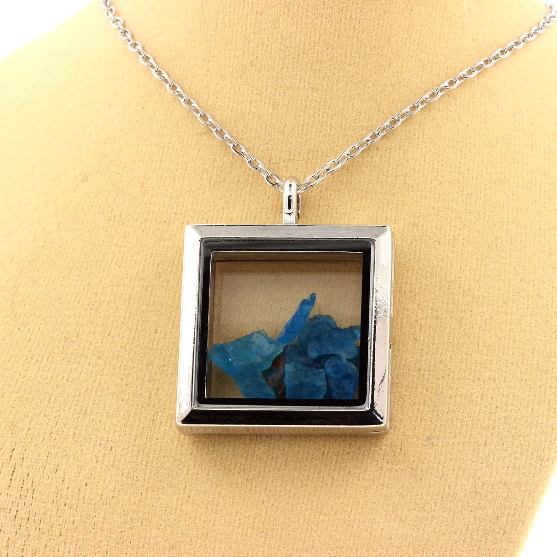 Collier Apatite bleu neon naturels modèle carré