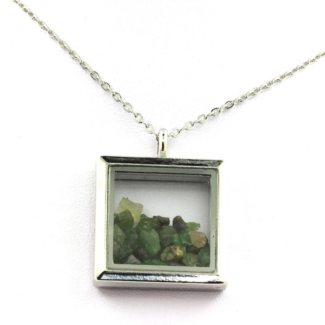 Collier Grenat Tsavorite naturels modèle carré