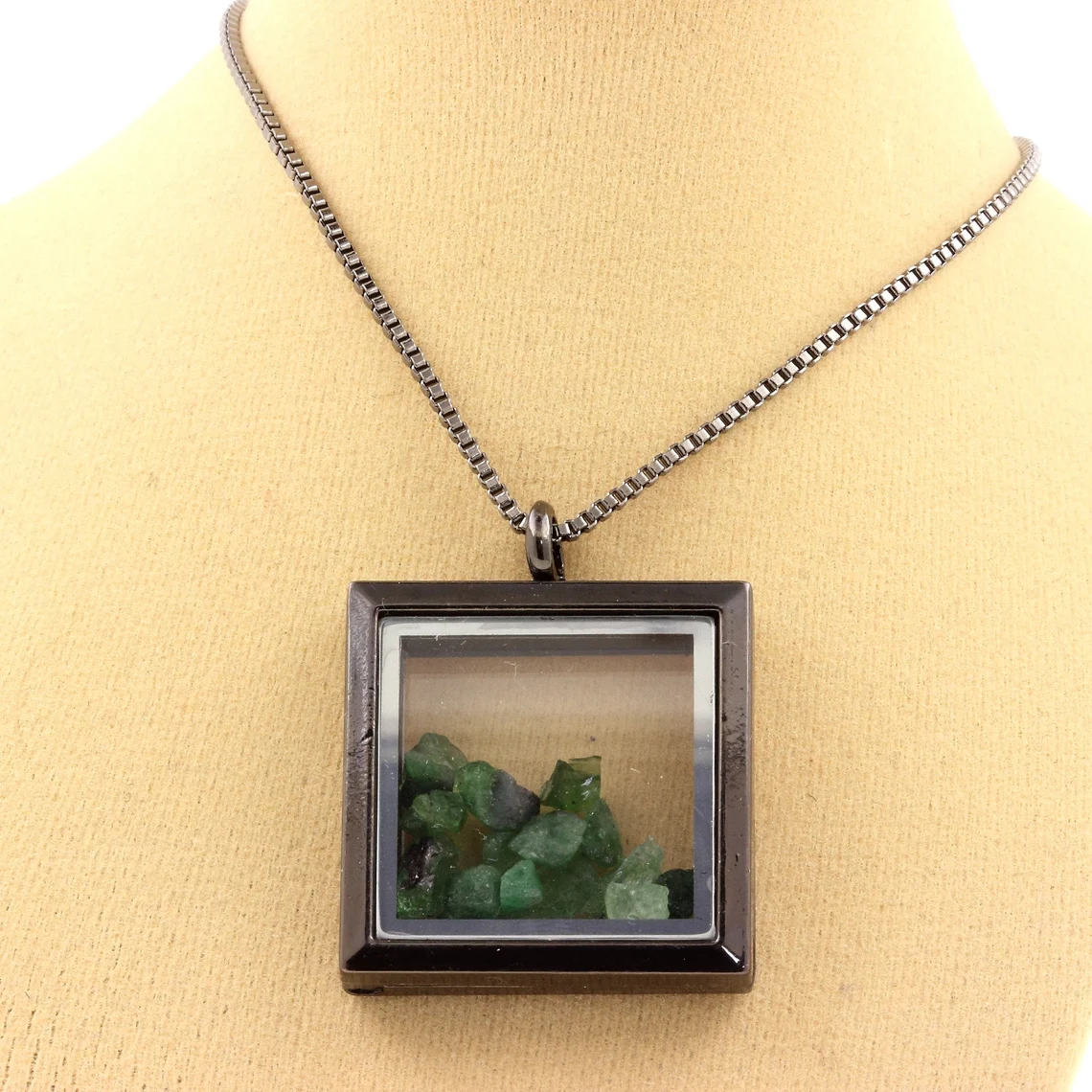 Collier Grenat Tsavorite naturels modèle carré