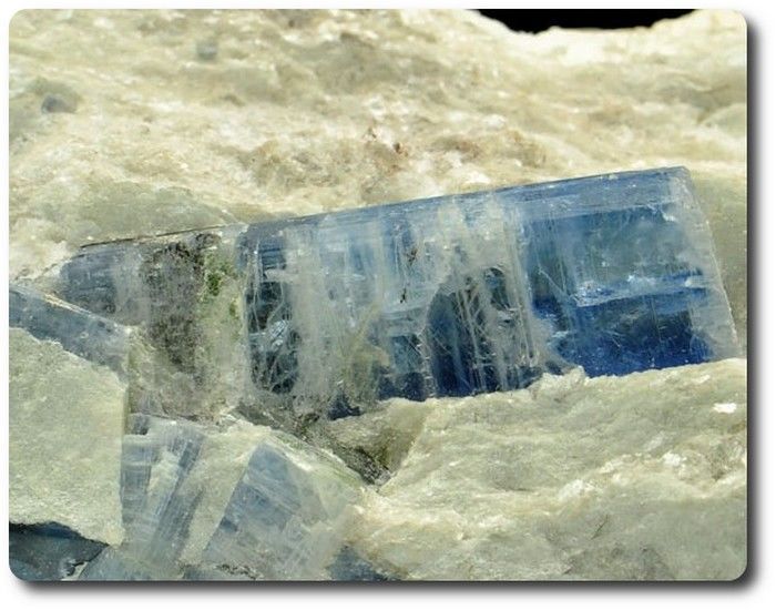 Cyanite + Mica. 95.50 carats. Imiter Mine, Maroc