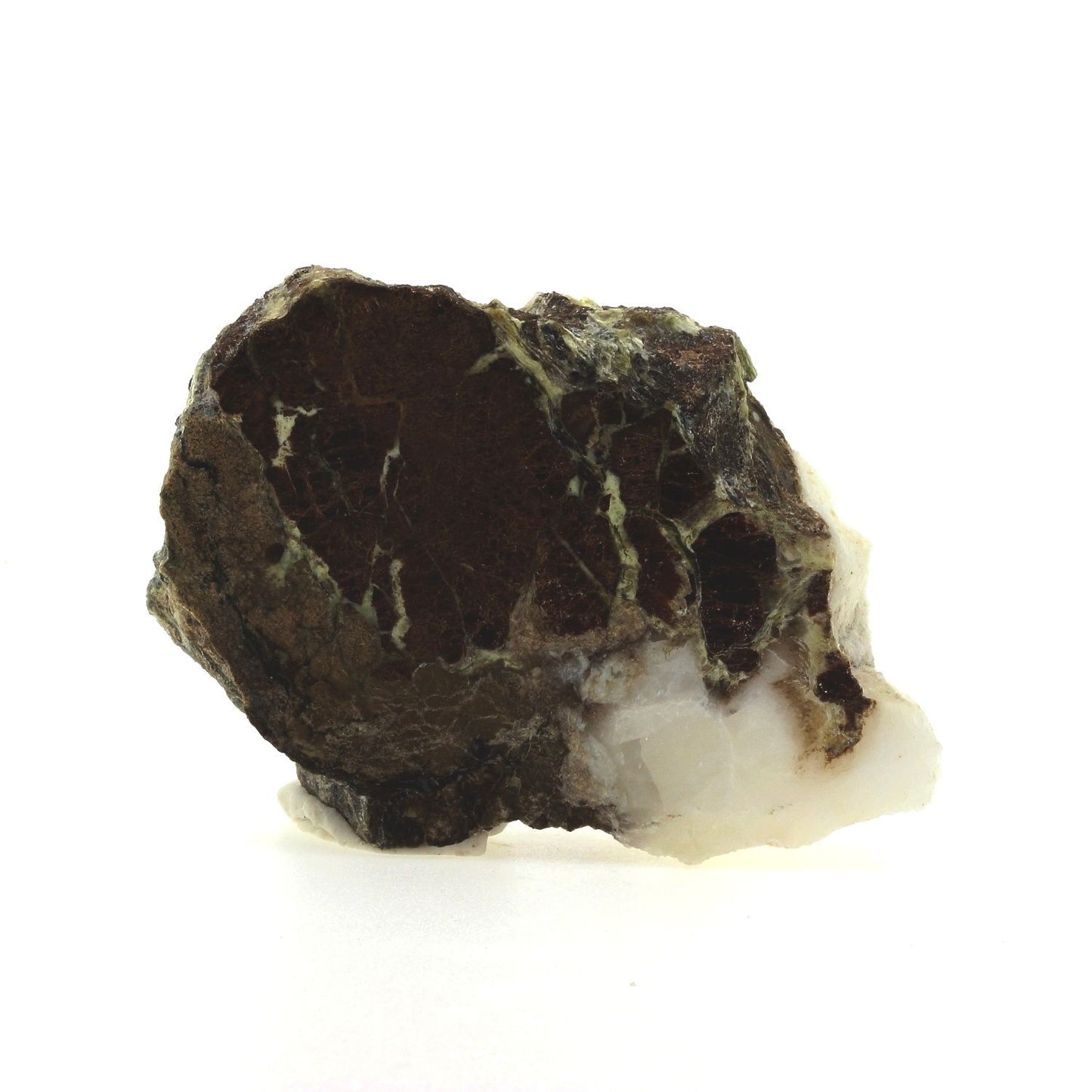 Clinohumite dans Serpentine. 267.45 carats. Bessans, Haute-Maurienne, Savoie, France