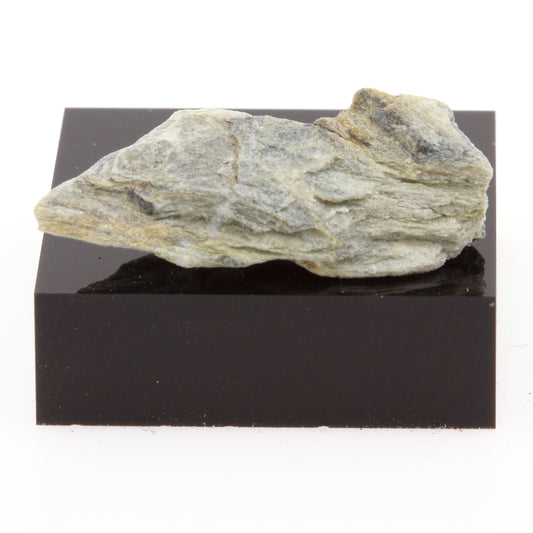 Chromitic Serpentine. 19.6 carats. Estrie, Québec, Canada