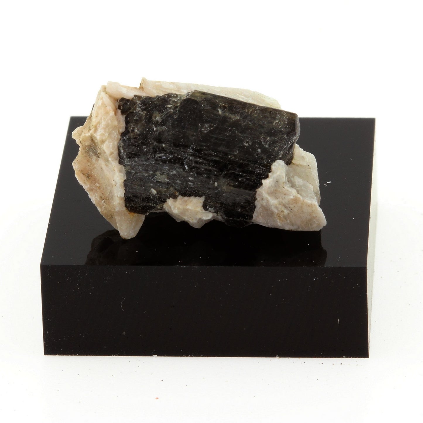 Fluoro-richterite, 26.4 carats, Wilberforce, Ontario, Canada