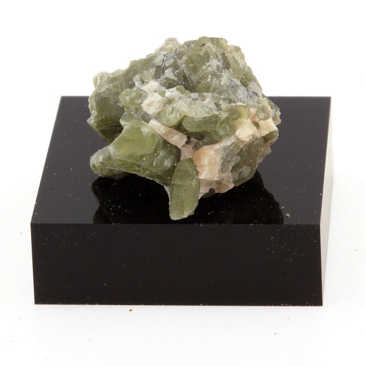 Diopside. 32.8 carats. Grenville, Québec, Canada