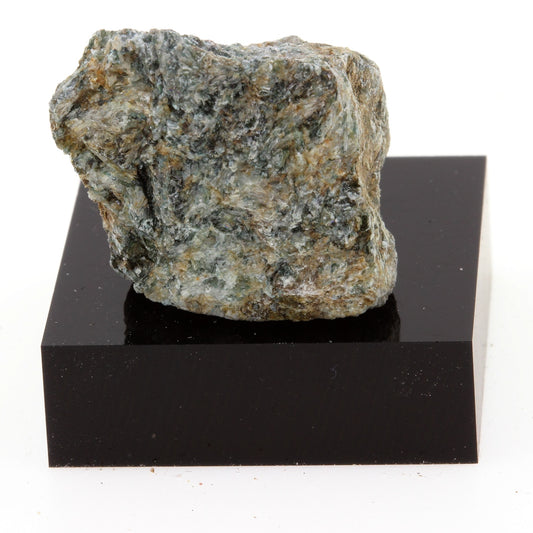 Brochantite. 59.5 carats. Montauban, Québec, Canada