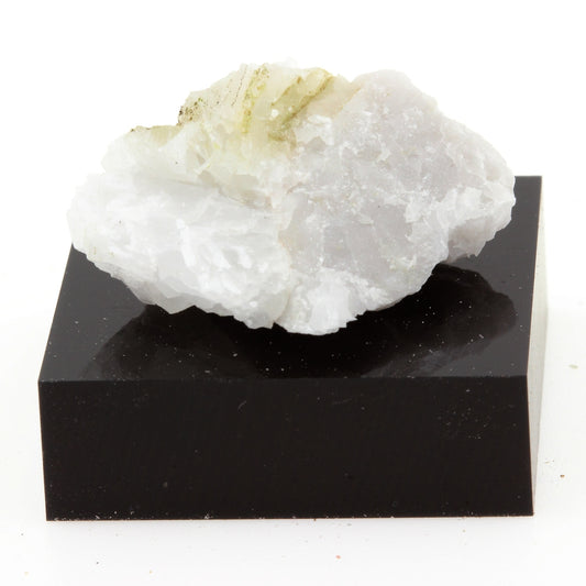 Giobertite, 30.9 carats, Grenville, Québec, Canada