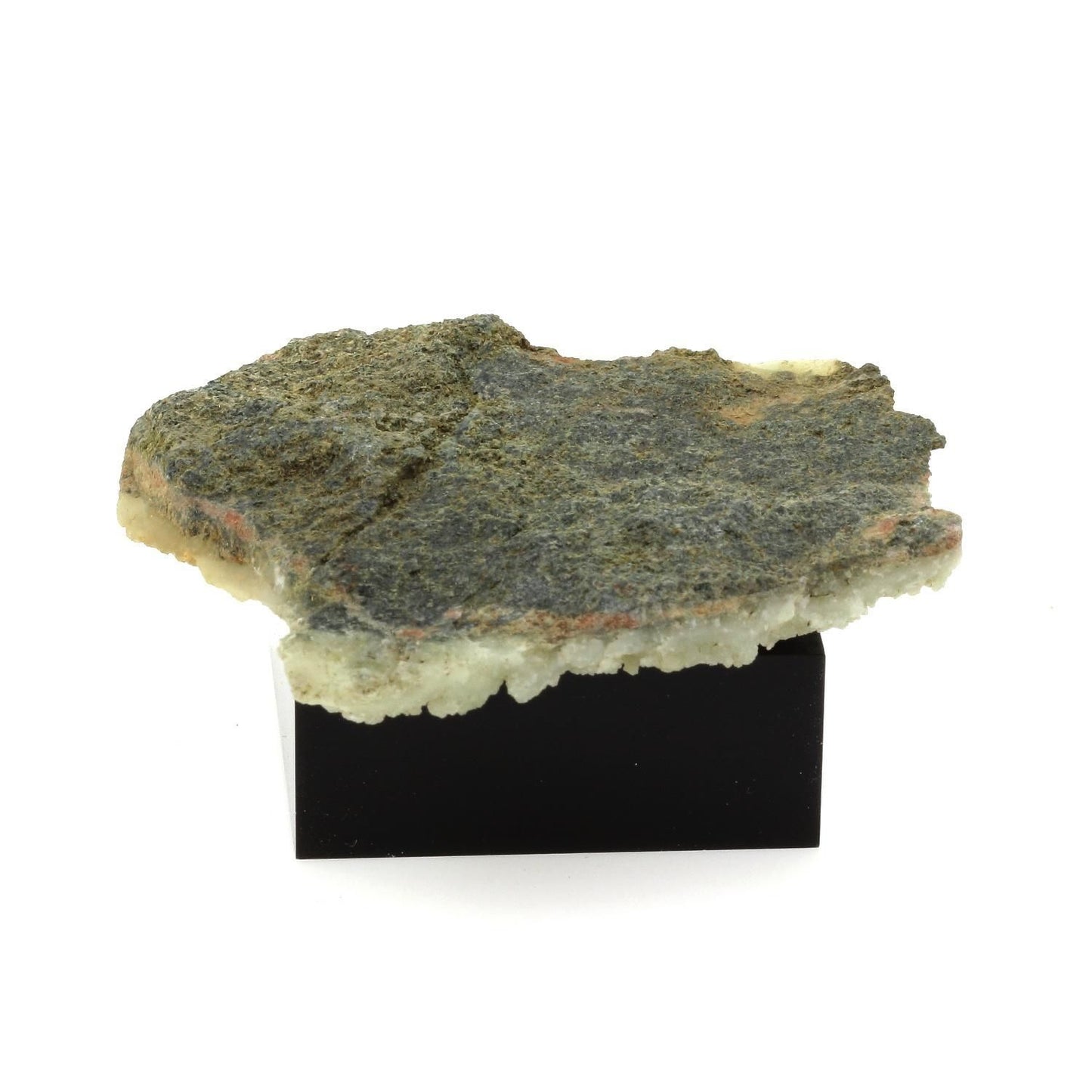 Prehnite sur Amphibolite. 453.1 carats. La Brévenne, France