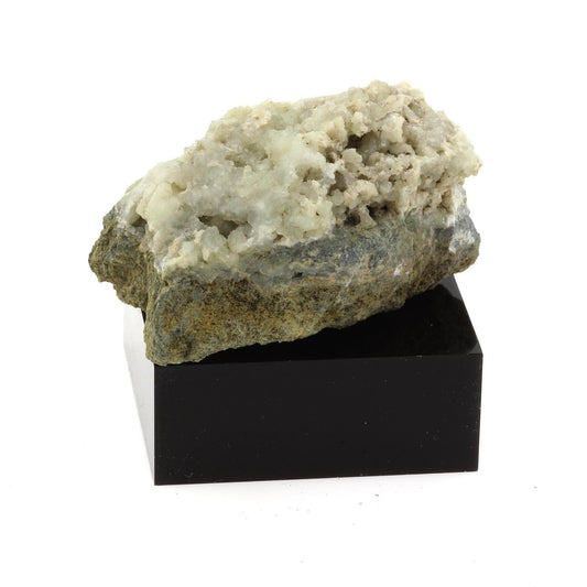 Prehnite sur Amphibolite. 551.1 carats. La Brévenne, France