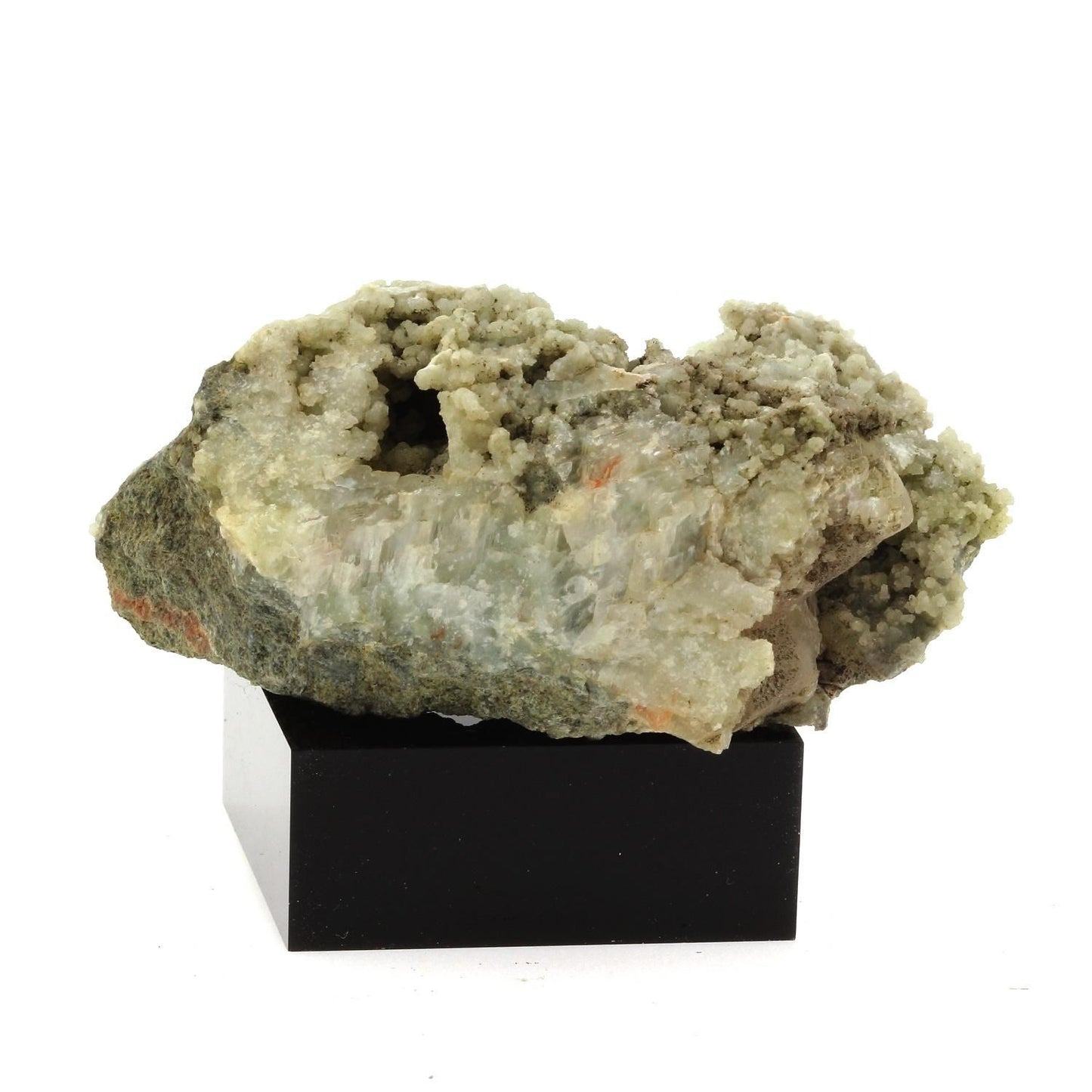 Prehnite sur Amphibolite. 1045.1 carats. La Brévenne, France