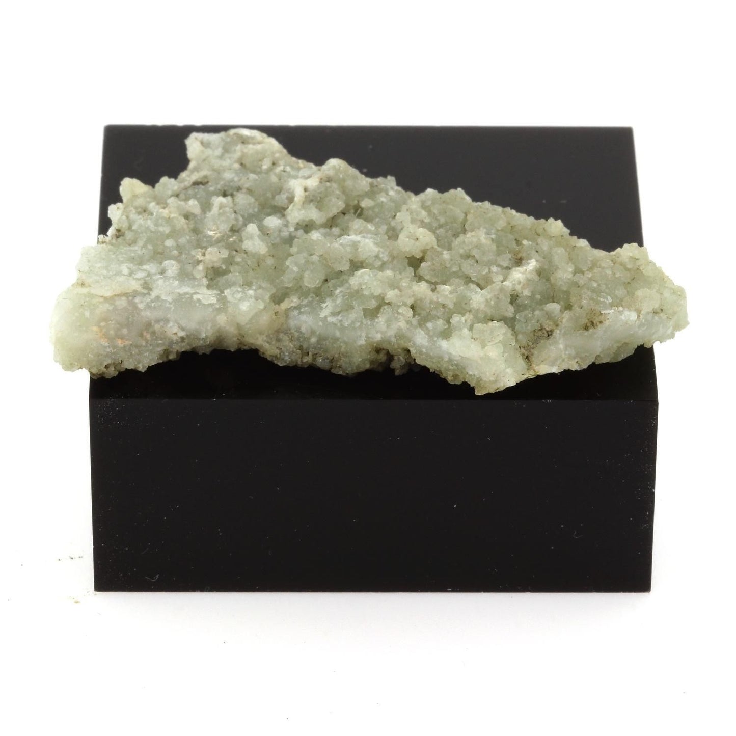 Prehnite sur Amphibolite. 89.4 carats. La Brévenne, France