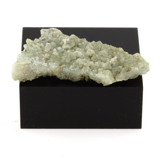 Prehnite sur Amphibolite. 89.4 carats. La Brévenne, France