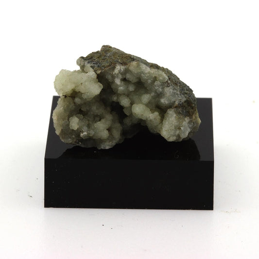 Prehnite sur Amphibolite. 46.3 carats. La Brévenne, France