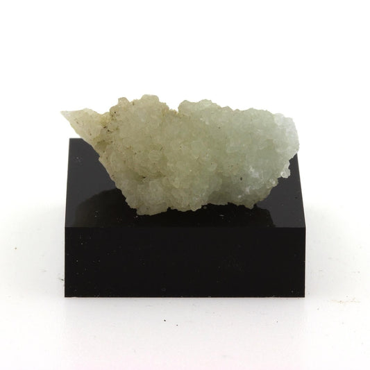 Prehnite sur Amphibolite. 34.6 carats. La Brévenne, France