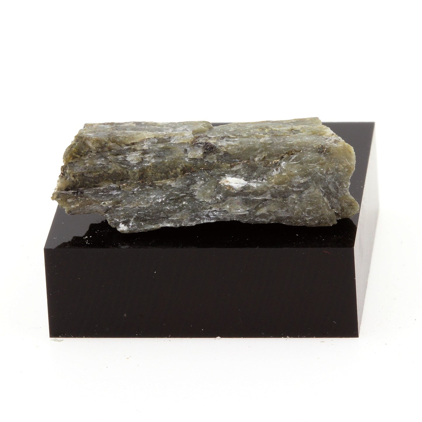 Clino-Amphibole. 18.7 carats. Wilberforce, Ontario, Canada