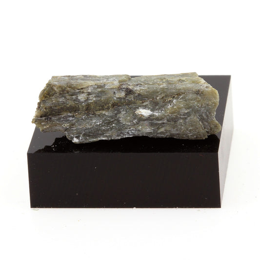 Clino-Amphibole. 18.7 carats. Wilberforce, Ontario, Canada