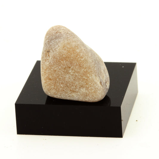 Dolostone. 37.9 carats. Estrie, Québec, Canada