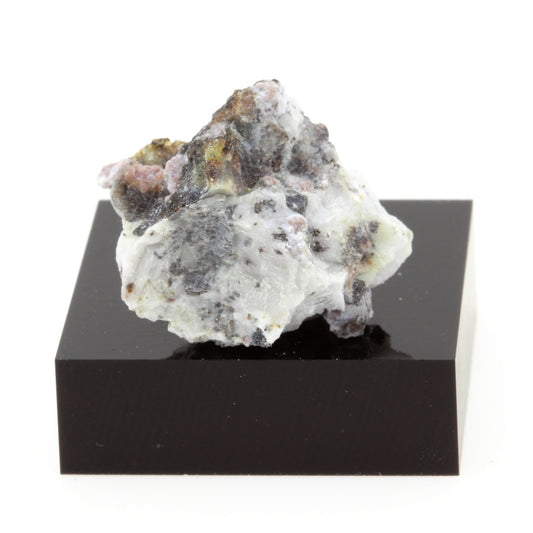 Chestermanite. 29.0 carats. Wakefield, Québec, Canada