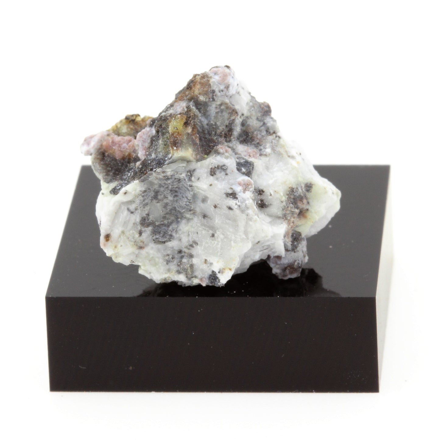 Chestermanite. 29.0 carats. Wakefield, Québec, Canada