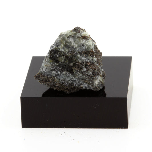 Augen gneiss. 22.3 carats. Oka, Québec, Canada