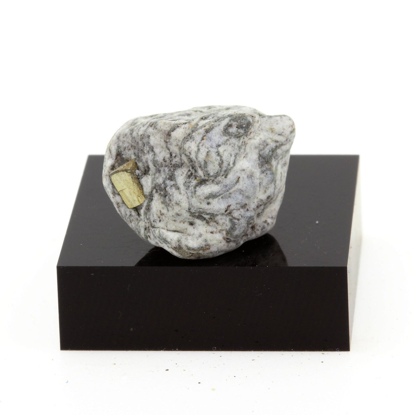Edenite. 24.9 carats. En provenance de Estrie, Québec, Canada.