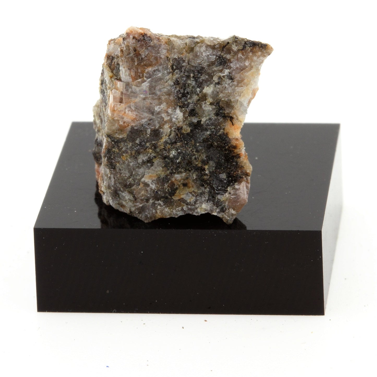 Granite. 27.0 carats. Laurentian, Quebec, Canada