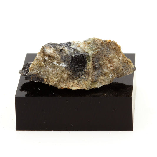 Augite. 21.6 carats. Wakefield, Québec, Canada