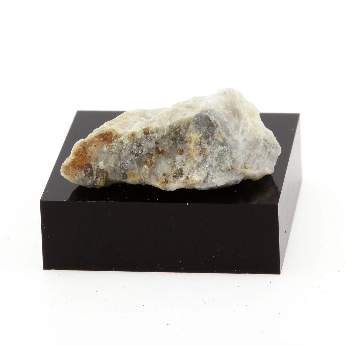 Quartz + Chalcopyrite. 19.2 carats. North Hatley, Québec, Canada