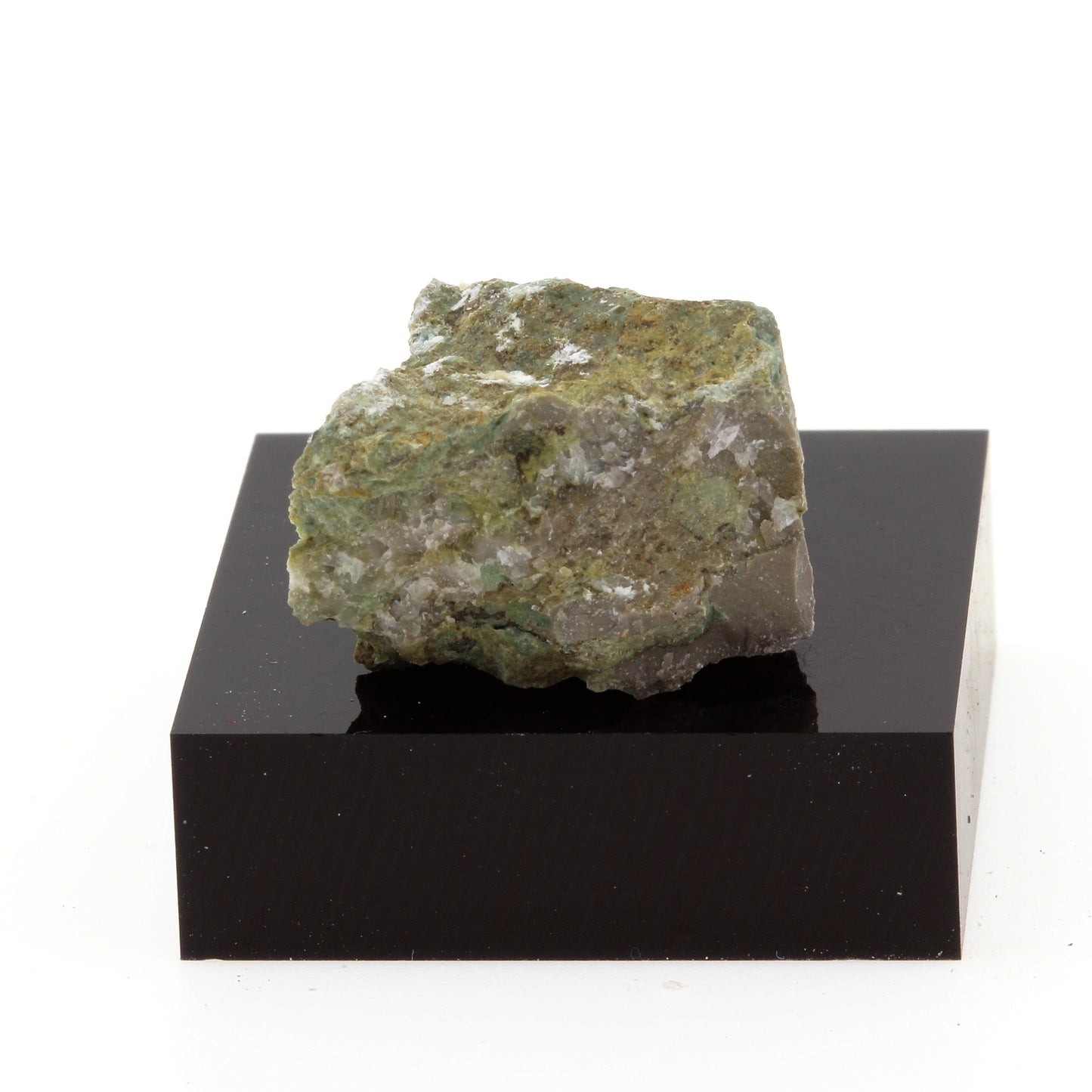 Chrome Diopside. 29.5 carats. Estrie, Québec, Canada