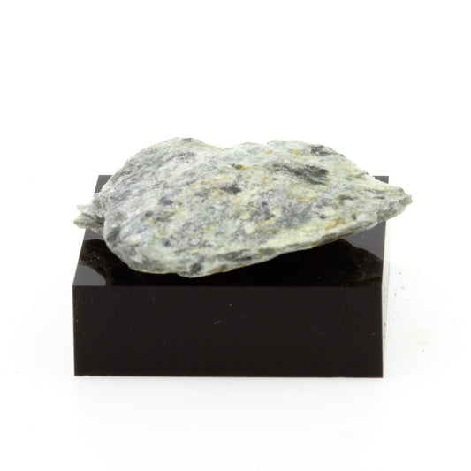 Chromitic Serpentine. 36.0 carats. Estrie, Québec, Canada