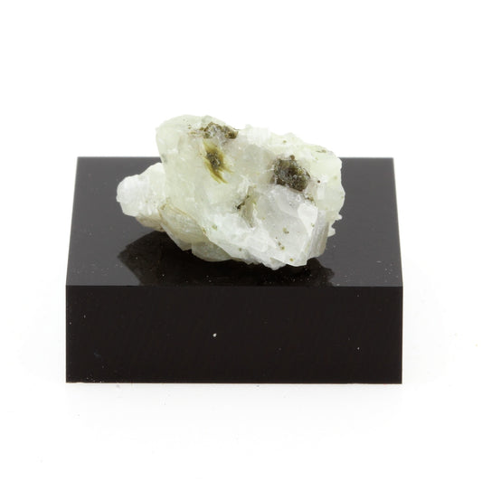 Calcite. 17.9 carats. Ottawa, Ontario, Canada