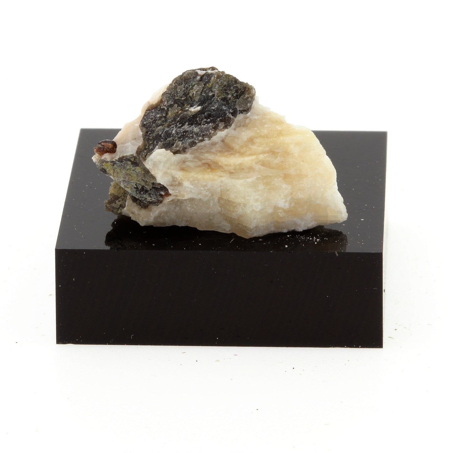 Fluoro-richterite, 19.2 carats, Wilberforce, Ontario, Canada