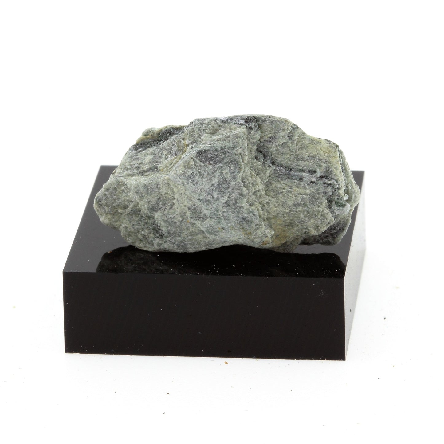 Chromitite. 24.2 carats. Estrie, Québec, Canada